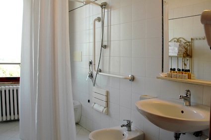 bagno accessibile in villa toscana foto bagno accessibile