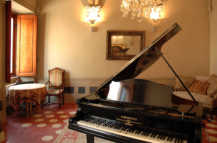 pianoforte in villa foto pianoforte