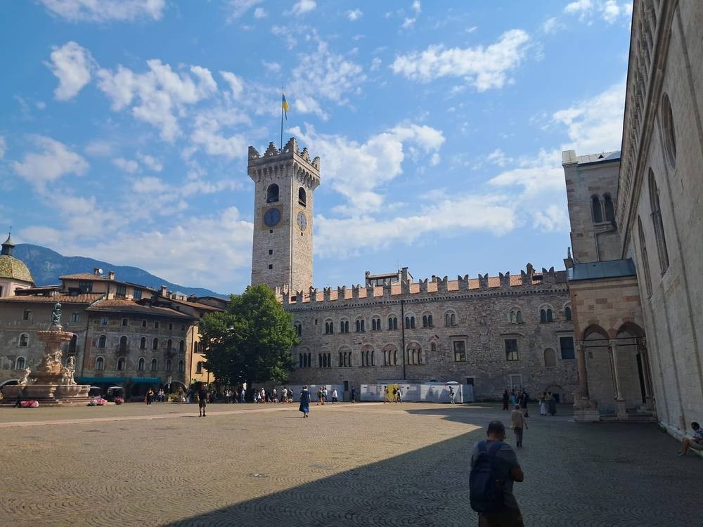 Piazza Duomo a Trento durante il viaggio in carrozzina